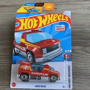 Hot Wheels Rapid Pulse Emergency Van First Response Ambulance New 2024 Lets Race